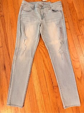 American Eage Light Wash Distressed Women’s Jeans 16 Lomg
